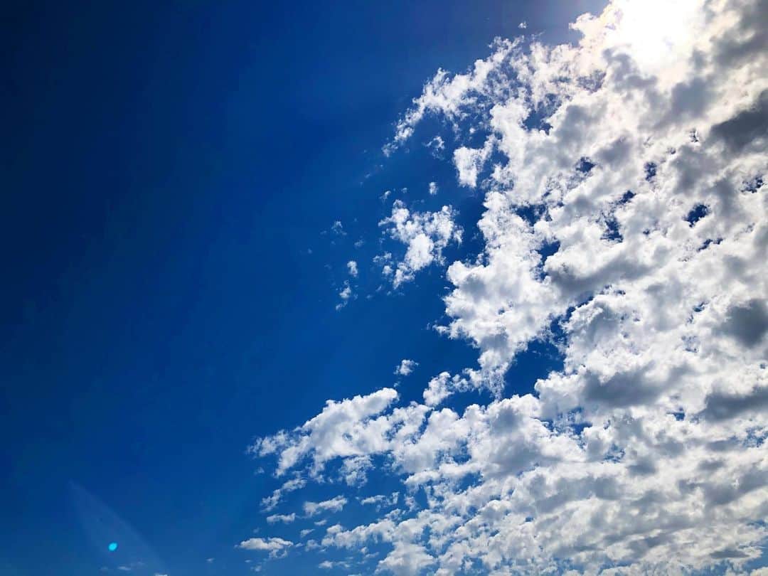 千秋さんのインスタグラム写真 - (千秋Instagram)「10月の空は凛々しくて  （とかいって）  みんな、何してますか？」10月2日 12時20分 - chiaki77777