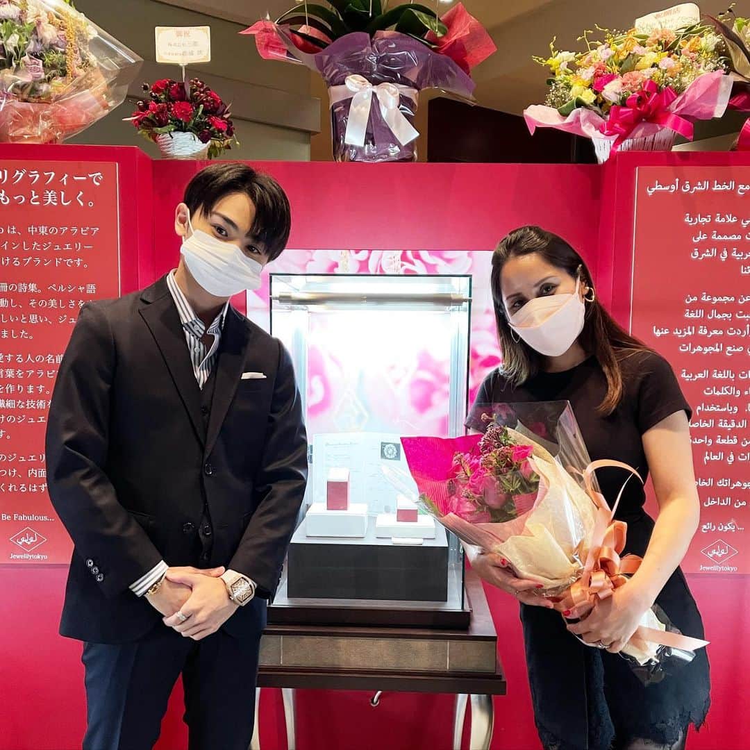 戸田英志のインスタグラム：「JEWELILY TOKYO さんが Grand Hyatt Tokyo に期間限定でお店をOPEN されたのでご挨拶に行ってきました😌✨ ⁡ CEOでデザイナーのノニーさんは、 僕が中学の頃から応援して下さっている お優しいカリスマ経営者さんです🙌✨ ⁡ #グランドハイアット東京」