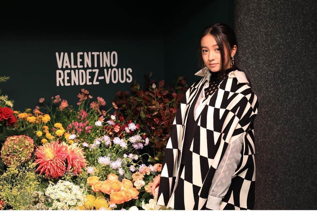 kokiさんのインスタグラム写真 - (kokiInstagram)「Valentino 2022SS collections ValentinoRendezVous   It was such a magnificent, energetic and captivating show ! I loved the beautiful details and the elegant silhouette. Huge congratulations to @pppiccioli and the team ❤️ I am always amazed and breath taken by @maisonvalentino.   とても壮大でエネルギッシュそして魅惑的なショーでした！ 美しいディテールとエレガントなシルエットが素晴らしかったです。是非皆様も見て下さいね😊  #ValentinoRendezVous #ValentinoActCollection @MaisonValentino」10月2日 12時41分 - koki