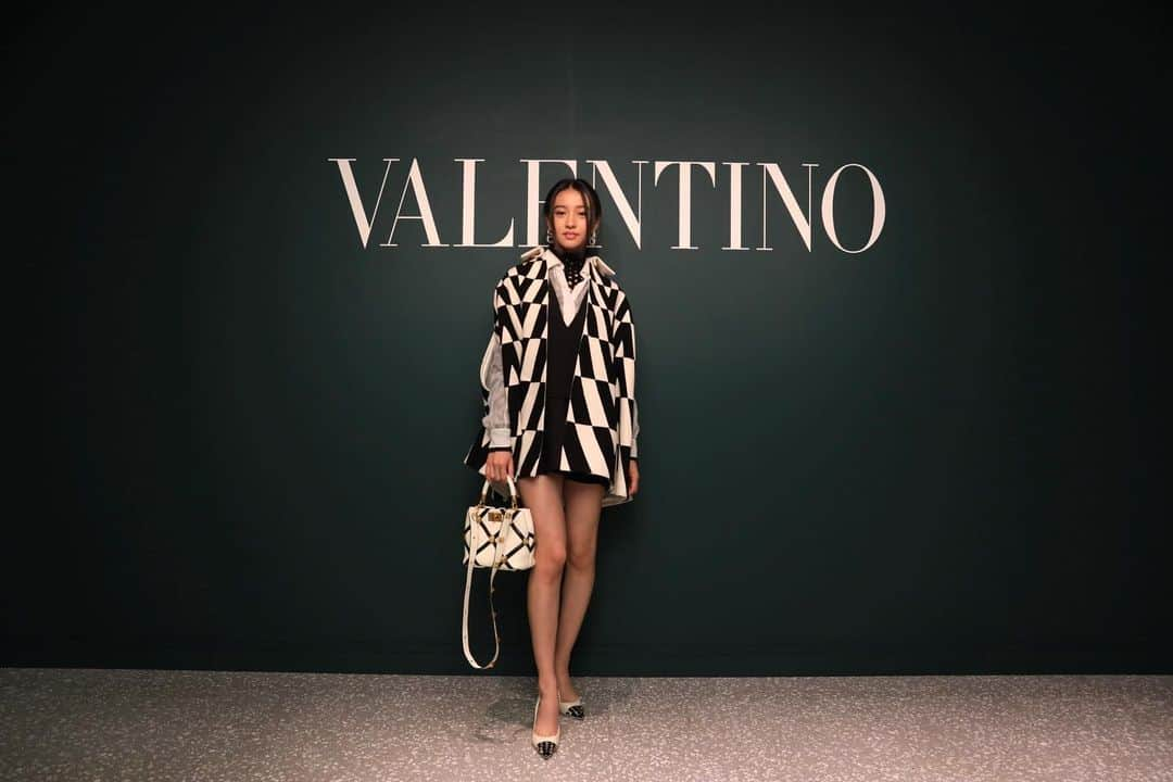 kokiさんのインスタグラム写真 - (kokiInstagram)「Valentino 2022SS collections ValentinoRendezVous   It was such a magnificent, energetic and captivating show ! I loved the beautiful details and the elegant silhouette. Huge congratulations to @pppiccioli and the team ❤️ I am always amazed and breath taken by @maisonvalentino.   とても壮大でエネルギッシュそして魅惑的なショーでした！ 美しいディテールとエレガントなシルエットが素晴らしかったです。是非皆様も見て下さいね😊  #ValentinoRendezVous #ValentinoActCollection @MaisonValentino」10月2日 12時41分 - koki