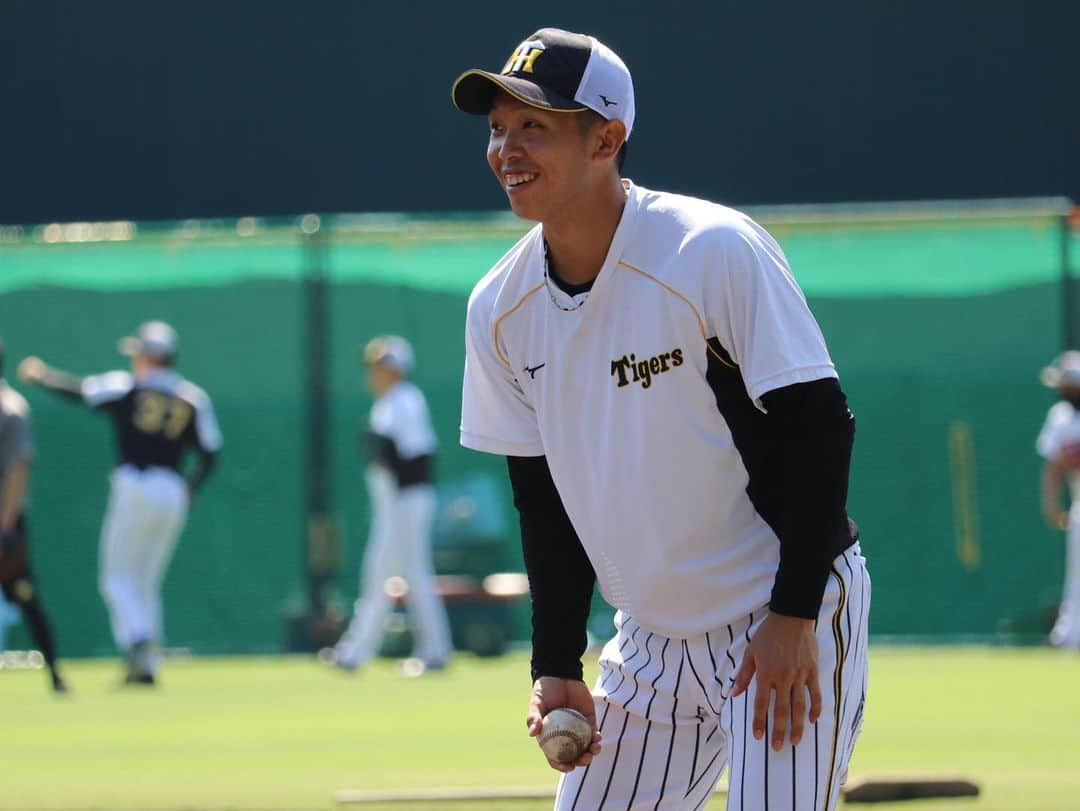 阪神タイガースさんのインスタグラム写真 - (阪神タイガースInstagram)「今日も甲子園で中日戦‼︎ 試合前練習の様子です！  #糸井嘉男 選手 #ジェフリーマルテ 選手 #メルロハスジュニア 選手 #青柳晃洋 選手 #島田海吏 選手 #阪神タイガース #挑超頂」10月2日 12時43分 - hanshintigers_official