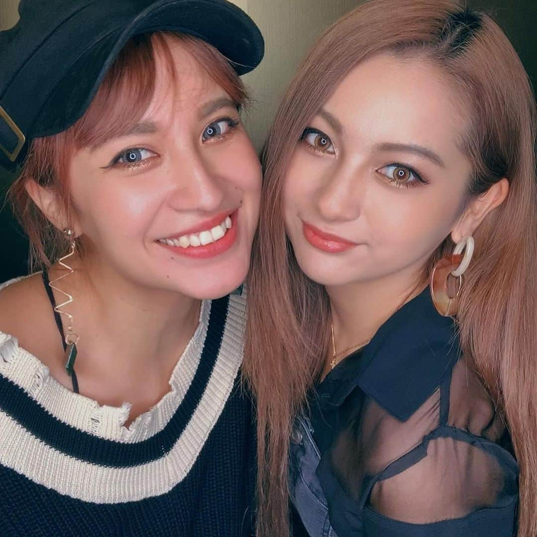 ゆきぽよさんのインスタグラム写真 - (ゆきぽよInstagram)「大好き仲良し💗💗💗   #姉妹  #親子  #親友 #専属ヘアメイク  #bff」10月2日 23時45分 - poyo_ngy