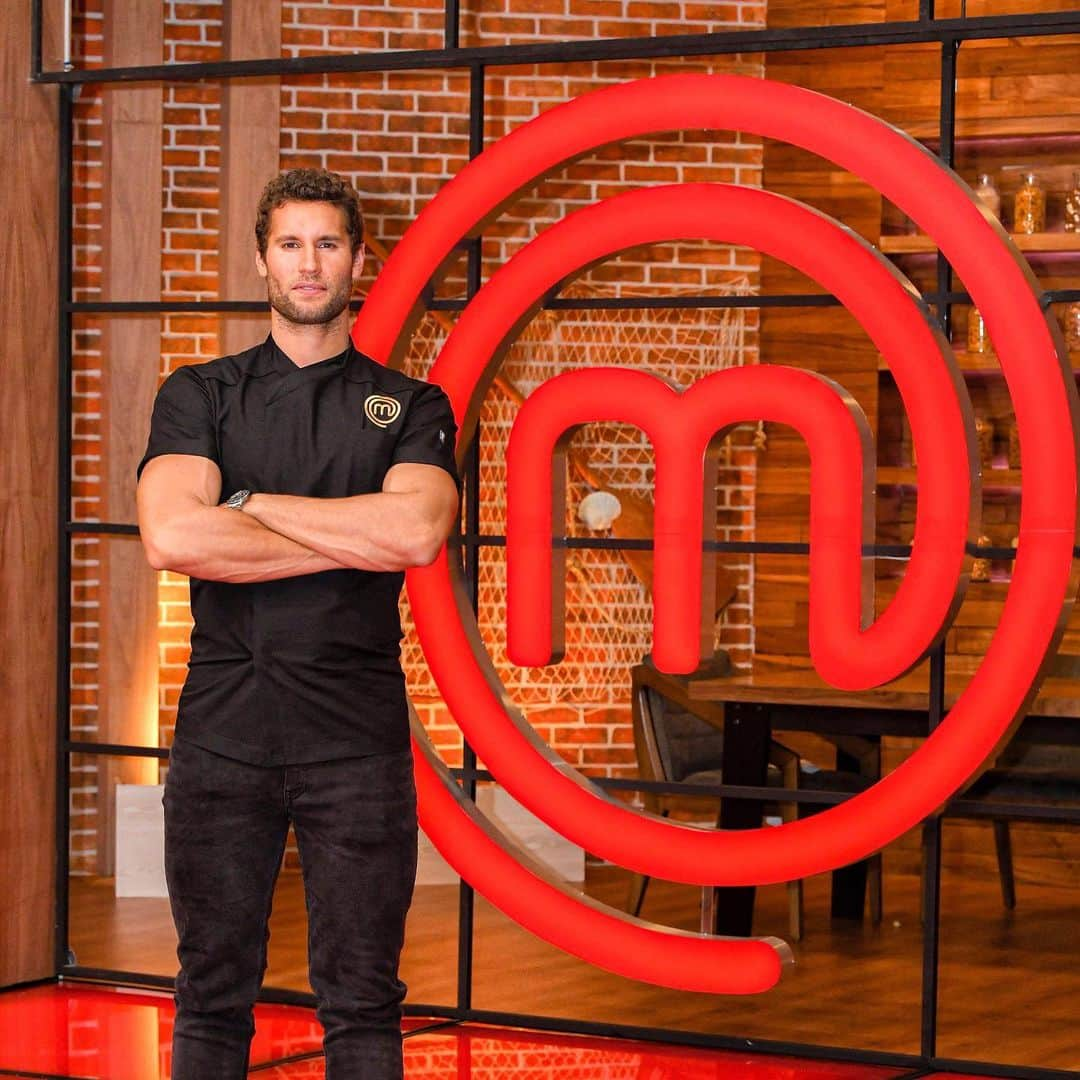 フランコ・ノリエガのインスタグラム：「Siempre es un honor ser juez en @masterchefmx Gracias a todo el equipo de producción y sobre todo a cada uno de los participantes por ponerle a esta edición del programa el ingrediente más importante de todos: PASIÓN! . . .  #prensáydifusiontvazteca #masterchef #masterchefcelebrity #masterchefmx」