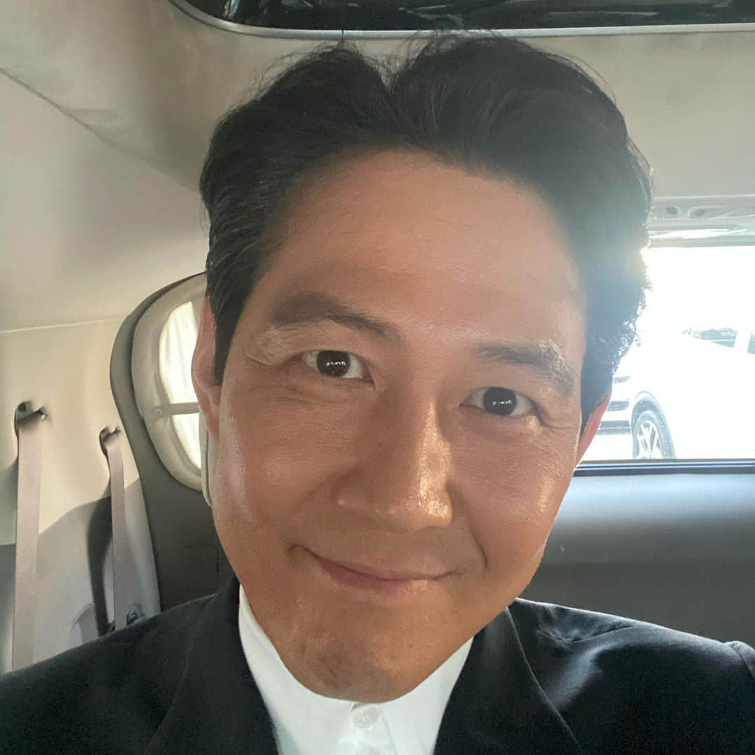 イ・ジョンジェさんのインスタグラム写真 - (イ・ジョンジェInstagram)「이렇게…. 하는 건가요…..?^^ #이정재 #오징어게임」10月2日 15時30分 - from_jjlee