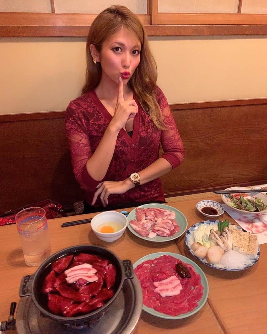 神谷麻美さんのインスタグラム写真 - (神谷麻美Instagram)「#馬肉 いっぱい食べたよ💖🐴🌈💖✨ #贅沢 コース全部美味しかったなぁ🥰❤️‍🔥 元気増した❣️❣️😋🌈❤️‍🔥  明治からあるお店って凄いよね🏯🇯🇵💘 #パワー いただきました❤️‍🔥⛩❤️‍🔥  #桜なべ中江 🐎 #浅草グルメ 🇯🇵#桜肉 🌸」10月2日 16時16分 - asamice428