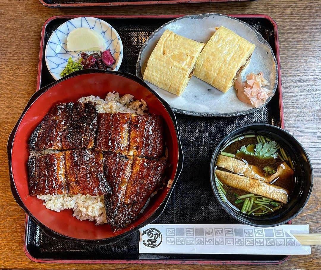 國嶋絢香のインスタグラム：「♡  ずっと行ってみたかった📍#ちか定 🐟✨ 久々の鰻たまらんかったなぁ🤤💕  🍻対決の末、飲めなかった人🥺🚗💭 お持ち帰りした分でKOC見ながら晩酌🍶やなぁ♪  　 #滋賀グルメ #鰻重 #飯テロ  #キングオブコント  #お笑いの日」