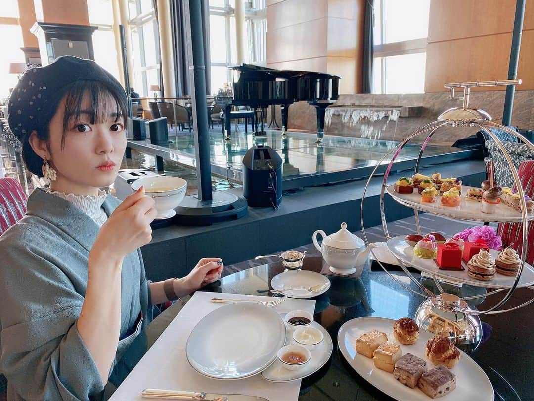 桜雪さんのインスタグラム写真 - (桜雪Instagram)「お茶しばいて美術館の土曜日。  アフタヌーンティー！ 緊急事態宣言明けたしまったりしました。(優雅に過ごすつもりが仕事の話ばっかりしてた)  その後はサントリー美術館の刀剣展に寄り道したの。 織田信長の甲冑とか 豊臣秀吉や今川義元の刀とか 生で観れて感動🥺(日本史そんな詳しくないけど)  今日のコーデは @call_kimono の カジュアル着物。 ほんと着てて疲れない🤟 快適。  #アフタヌーンティー #リッツカールトン東京 #ミッドタウン六本木 #サントリー美術館 #刀剣展 #着物call」10月2日 17時18分 - yuki_12hsm