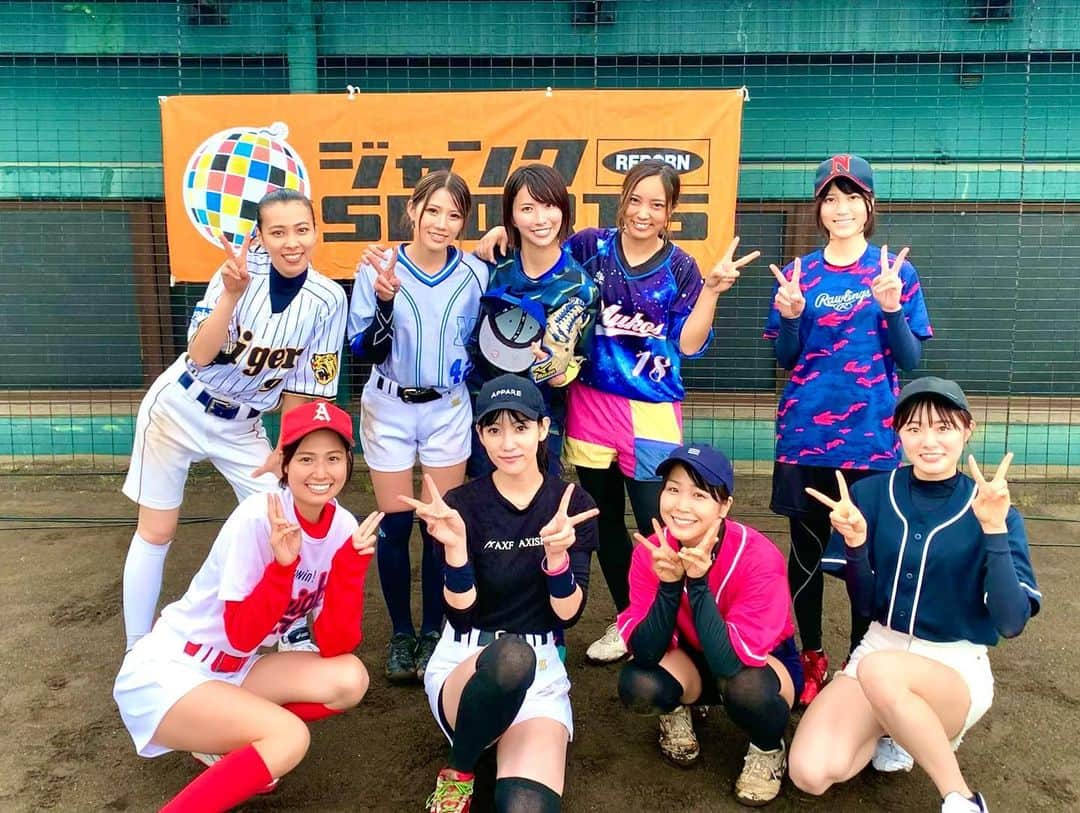 椿梨央のインスタグラム：「⚾️告知⚾️ . . 10月3日(日)19:00〜 なんと3時間スペシャル✨ フジテレビ【ジャンクSPORTS】に またまた出演させて頂きました🔥👏 . . トクサン率いる 野球美女軍団🆚新庄軍団 再対決です🔥🤞🔥🤞 . . . なまら面白いゲーム対決になったので 皆様お見逃しなく👀🙇‍♀️ . . . . 新作つばきゅうグッズも 販売開始致しました‼️ ストーリーのURLから飛べます♪♪ . . . . . #野球 #野球女子 #女子野球 #プロ野球 #ジャンクsports #ジャンクスポーツ　#椿梨央  @junksports_8ch_fujitv」
