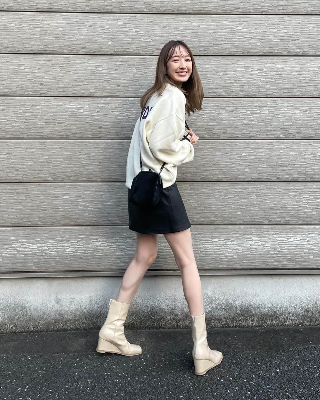 團遥香さんのインスタグラム写真 - (團遥香Instagram)「少しずつ秋コーデ🎑 冬になるとミニスカは履けないから今のうちに履いておく。🌼  Tops #nerdy  Skirt #zara  Shoes #redyazel  Bag #limifeu  earring @saki_felice」10月2日 17時34分 - haruka_dan_official