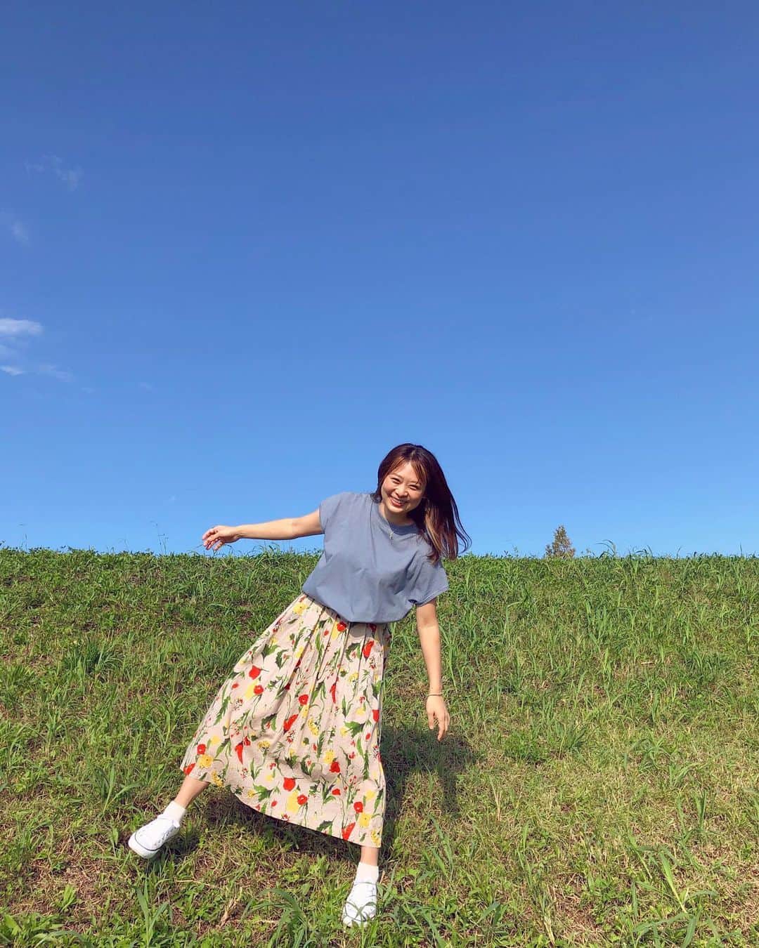 堀田ゆい夏さんのインスタグラム写真 - (堀田ゆい夏Instagram)「青空にはしゃいで来ました。 久しぶりに自然の中に行った気がする☺️🌿  やっぱり気持ちいい〜  #青空#自然#🦋#自然が好き#笑#いい気分#ご機嫌倶楽部#nature#sky#skylovers」10月2日 18時34分 - yuika_a0902