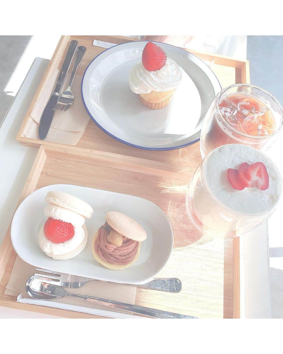 後藤陽菜乃さんのインスタグラム写真 - (後藤陽菜乃Instagram)「︎✿   #ぴなカフェ部 🍓 @cafe_dopeydopey   だいすきなトゥンカロンを食べました😋  普段あまりいちごミルクを飲まないのだけど、久しぶりに飲んだら美味しすぎました👼🏻🍼  🏷お店タグ付けしてます✨  #ぴなちゃんのカフェ巡り #ドーピードーピーカフェ #福岡カフェ #福岡カフェ巡り #小倉カフェ #小倉カフェ巡り #カフェ #cafe #カフェ巡り #カフェスタグラム #マカロン #トゥンカロン #カップケーキ #いちご #いちごスイーツ #ヘアアレンジ #ハーフアップ #リボン #ootd #followｍe #idol #hkt48 #後藤陽菜乃」10月2日 18時39分 - pinachan._.0308