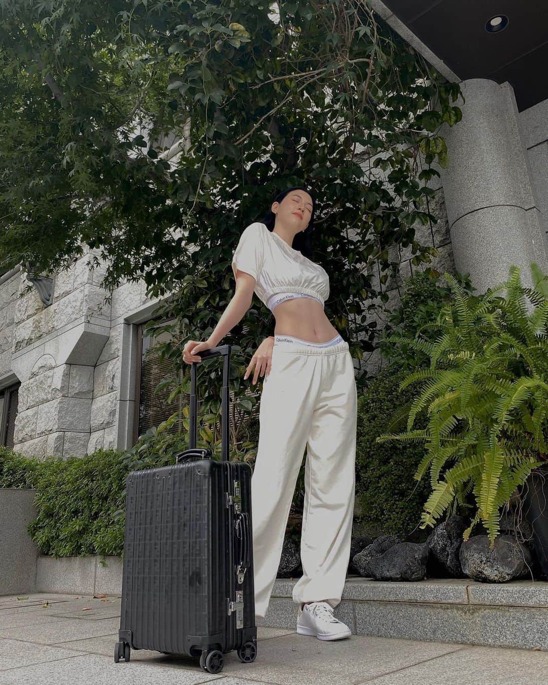 三吉彩花さんのインスタグラム写真 - (三吉彩花Instagram)「FENDI x RIMOWA's collaboration suitcase! I want to go on a trip with this partner soon.✈️  @fendi  #fendi  #fendifw21」10月2日 18時42分 - miyoshi.aa
