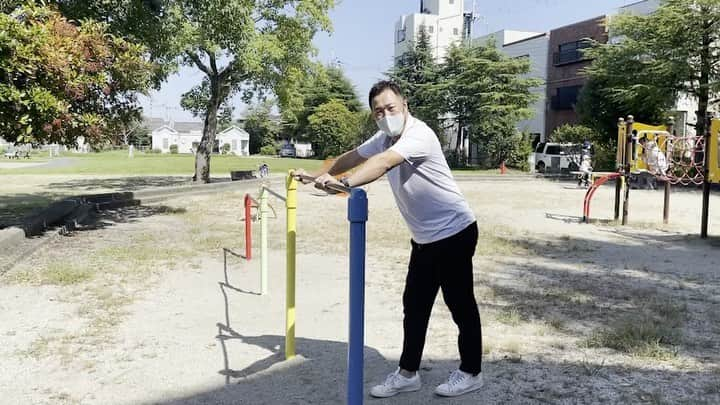 関本賢太郎のインスタグラム：「鉄棒得意だった小学生時代✌️✌️ 30年の空白の時を経てブランクはあるのか⁉️  #鉄棒 #鉄棒男子 #鉄棒男子個人 #アスリート #いや #元アスリート #オリンピック」