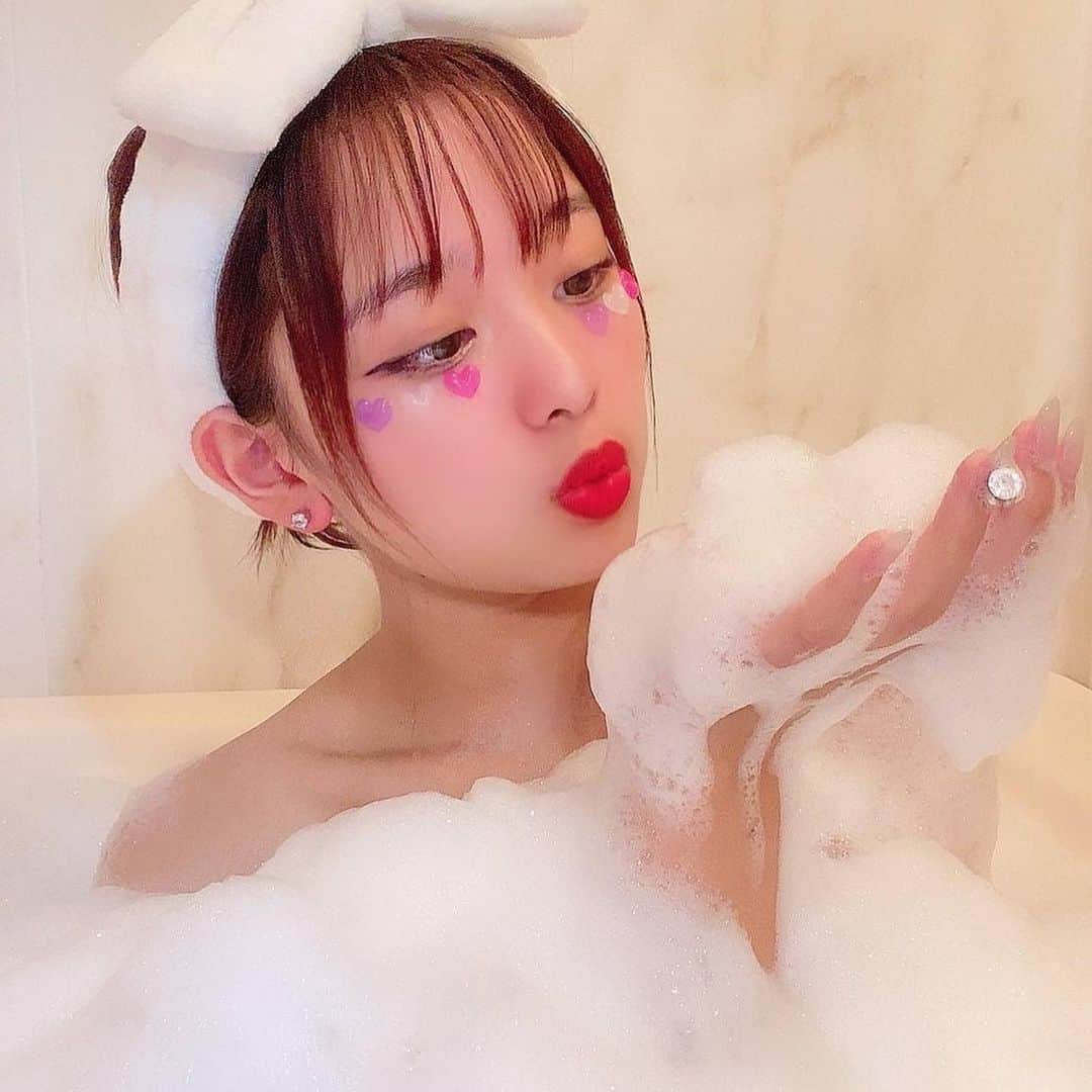 上ノ堀結愛さんのインスタグラム写真 - (上ノ堀結愛Instagram)「・ 💜💖🤍 #泡風呂🛁」10月2日 19時06分 - yua.0201