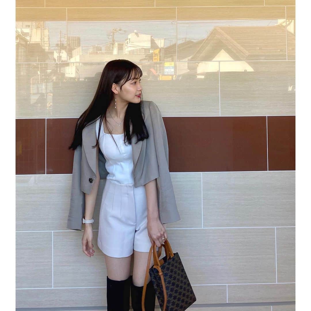 吉澤遥奈のインスタグラム：「☺︎☺︎☺︎ ・ ・ ・ #japanesgirl#pants#glam#model#fashion#straight#黒髪ロング#内衣#健康美#glam」