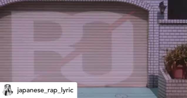 BACK-ONのインスタグラム：「Posted @japanese_rap_lyric 荒川に沈む夕日が悔しさも悲しさも連れてく ほら背中伸ばせと照らされてこの街で僕は生きてる  This is where I was born and raised 治安も良くなったNowadays  未だ悪そうなレッテルは変わらねぇ Every time I took a walk in the neighborhood 現在進行形で思い出すGood ol’ days  Uh 無免で単車 短ランにボンタン ポケットに赤マル 隣町とケンカ BAD BOYS、カメレオン、ぶっ拓、チャンプロード世代 環七、中川 走った Late at night  ヤンチャだったダチは、ヤンチャ叱るパパ  飲み屋で会えば　咲かす昔話「あの時さー」なんて皆で大笑い I can rap on the stage cuz my homies got my back right? —————————————————— Artist. #TEEDA  @teeda_bo  Title.【Home town】  Lyrics by TEEDA  Hook Arrangements by Kenji03  Beats by Thieves production Directed and Edited by “A”-Proud  ↑Check  —————————————————— @japanese_rap_lyric  T A G  #日本語ラップ #hiphop #japanesehiphop #音楽好きな人と繋がりたい #ストリートファッション #ストリートコーデ #ラップ  #TEEDA_japanese_rap_lyric」