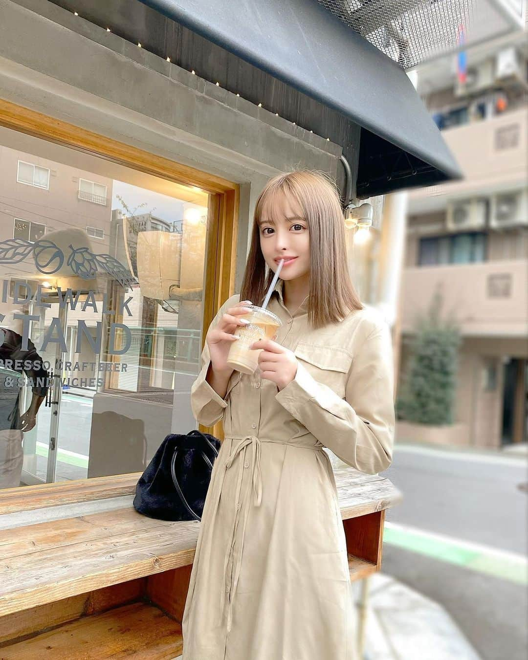 ririさんのインスタグラム写真 - (ririInstagram)「お洒落なcafeあったから たまらずカフェラテGETした💚  @radiansea_official の ワンピ👗✨きておデート🥴✌️  明日はハイフだからまた リフトアップする💓😁💓 30代はたるみとの勝負だな😹笑  #love #happy #cafe」10月2日 20時15分 - riri.ribon