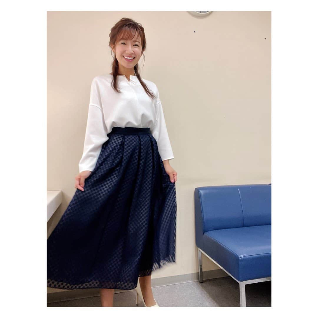 長野美郷さんのインスタグラム写真 - (長野美郷Instagram)「台風一過、 お天気最高な土曜日でしたね✨  外を歩くのが気持ちいい季節🍂  １０月もよろしくお願いします！  #気がついたらもう10月 #今年も残り3ヶ月　#嘘みたい #きっと年末もすぐにやってくる #台風一過 #プライムニュース #笑いすぎ ですが#本番は わりと真面目にやってます🤭」10月2日 20時26分 - misato_nagano_1127