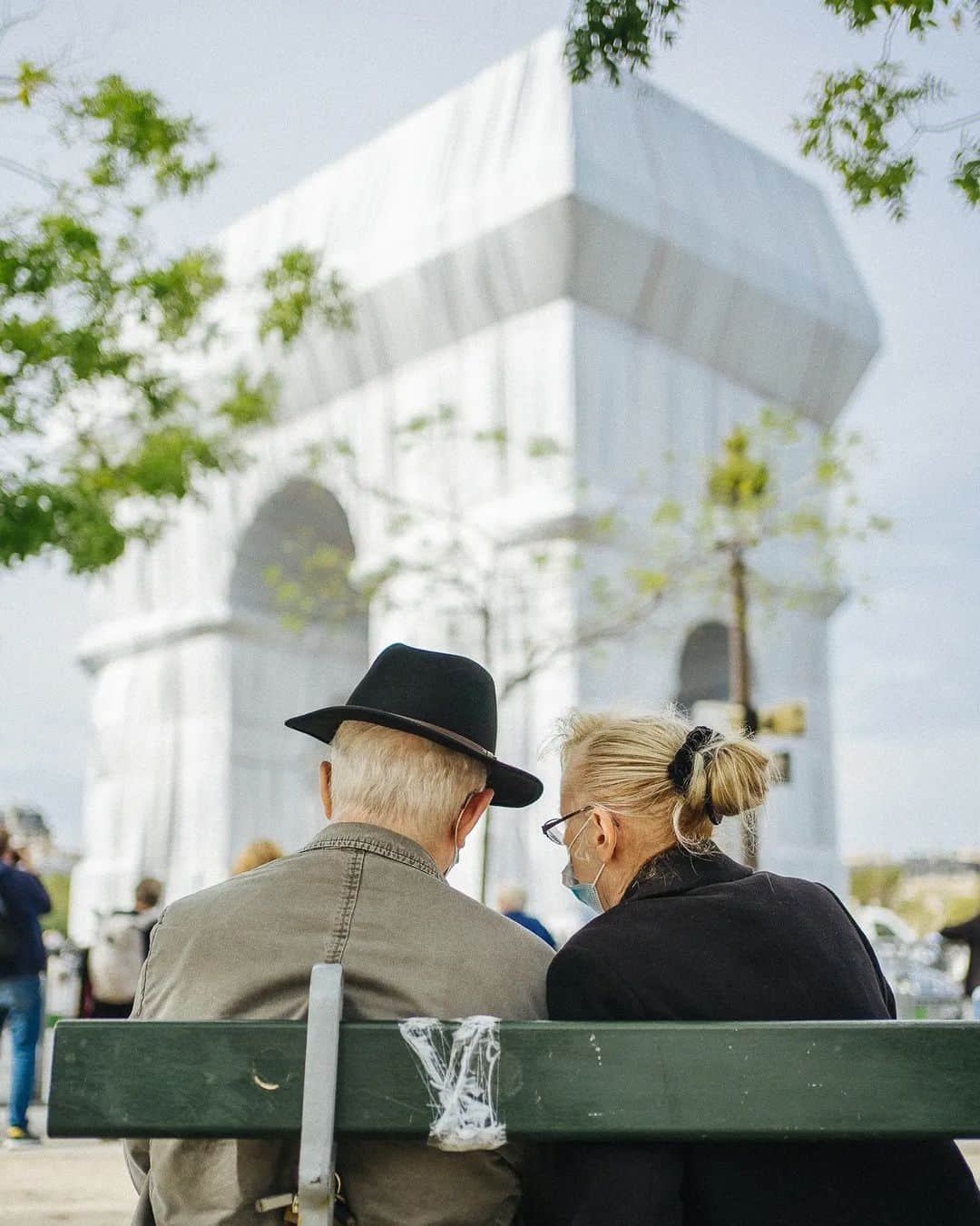 VuTheara Khamのインスタグラム：「Christo & Jeanne-Claude, L'Arc de Triomphe 'Wrapped' , Paris, (2021) . A serie of pictures taken this last days in Arc of Triumph. Which one do you prefer ?」