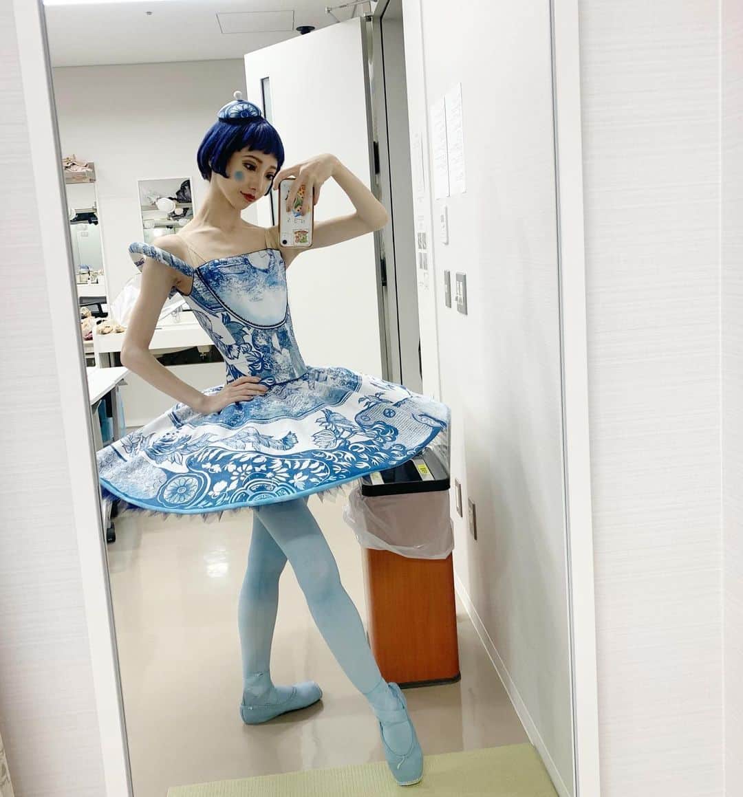 飯島望未のインスタグラム：「Ootd ティーカップの妖精🧚‍♂️ #シンデレラ」