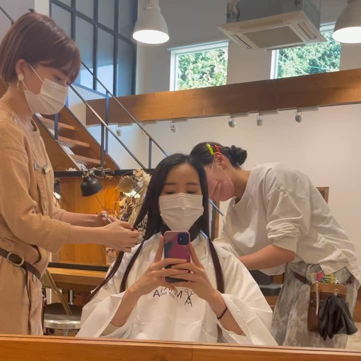 菊池純礼のインスタグラム：「Donated my hair✂︎  何年ぶりかに髪の毛ばっさりいきました。 イメージはレオンのマチルダです。 (顔面がマチルダじゃねーよというのは心の中だけでお願いします。)  ありがとうございました👶  @makira_hair.official  #makirahairsalon   #マチルダボブ #ミニボブ #ブルーブラック  #teamfujikyu」