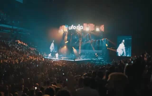 ウィジンのインスタグラム：「Gracias por tanto respeto y cariño 😭♥️anoche fue especial, después de 2 años sin verlos sentir el amor de miles de fans de diferentes nacionalidades es un gran privilegio, nos vemos muy pronto en #thelastmission @wisinyyandel #nochedesexo @romeosantos」