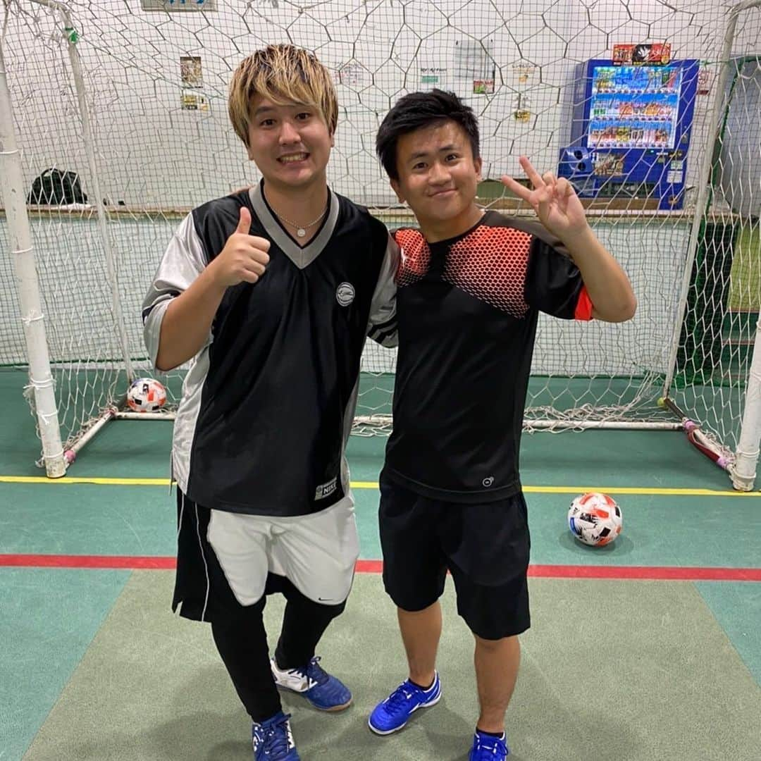 こうのインスタグラム：「監督との一枚‼️ #ウンパルンパ #サッカー #エスポワール」