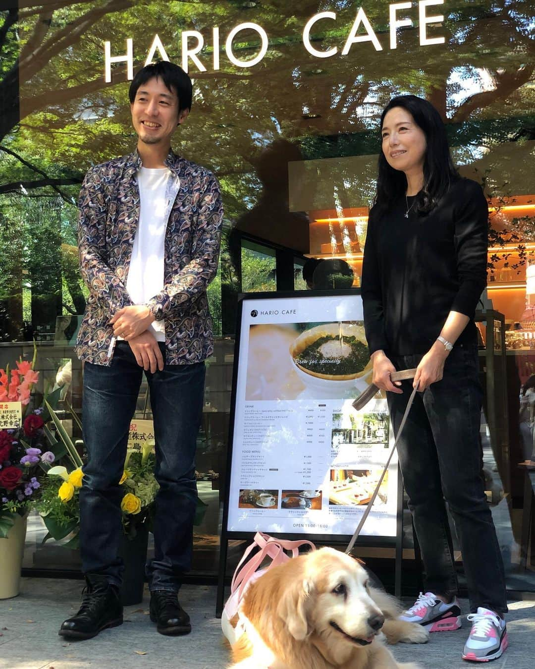 高橋ひとみさんのインスタグラム写真 - (高橋ひとみInstagram)「昨日行ったHARIO CAFEで偶然お会いした、世界バリスタチャンピオンの粕谷哲さんと☕️ #粕谷哲　さん @hario_lwf @hariocafe_senokuhakukokan」10月3日 9時28分 - hitomi_momoe