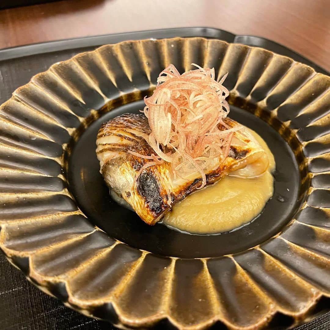 坂元美香さんのインスタグラム写真 - (坂元美香Instagram)「三田 晴山  年に数回のお楽しみ。 自分へのご褒美ごはん。 あわびのグツグツ大好き。  次回の予約は来年の春🤣 それまでまたがんばろ。  #三田晴山 #晴山 #ミシュラン2つ星 #三田 #日本料理 #懐石料理 #和食 #坂元食べログ #鮑のグツグツ #松茸のお吸い物」10月3日 9時25分 - mika_saka