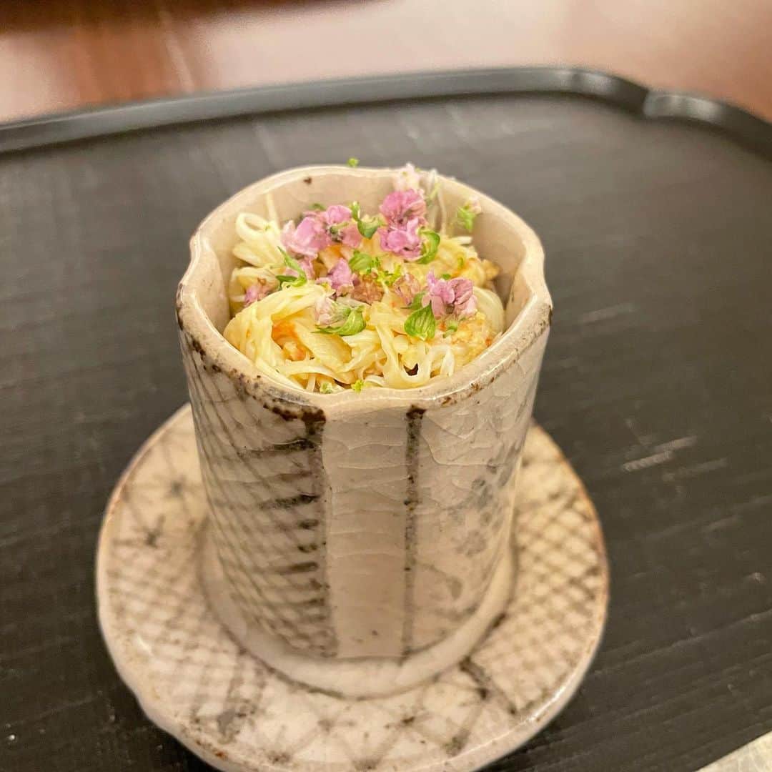 坂元美香さんのインスタグラム写真 - (坂元美香Instagram)「三田 晴山  年に数回のお楽しみ。 自分へのご褒美ごはん。 あわびのグツグツ大好き。  次回の予約は来年の春🤣 それまでまたがんばろ。  #三田晴山 #晴山 #ミシュラン2つ星 #三田 #日本料理 #懐石料理 #和食 #坂元食べログ #鮑のグツグツ #松茸のお吸い物」10月3日 9時25分 - mika_saka