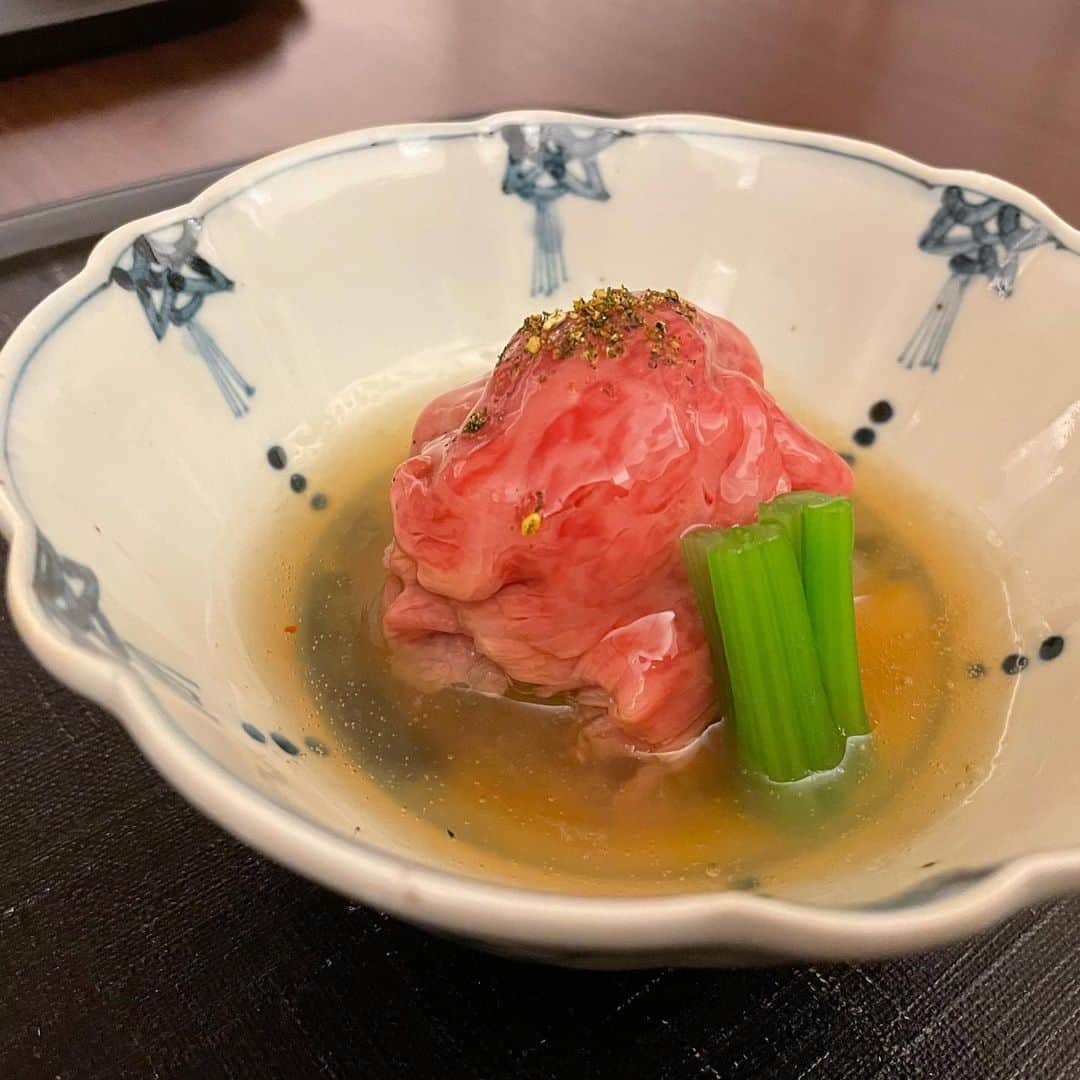 坂元美香さんのインスタグラム写真 - (坂元美香Instagram)「三田 晴山  年に数回のお楽しみ。 自分へのご褒美ごはん。 あわびのグツグツ大好き。  次回の予約は来年の春🤣 それまでまたがんばろ。  #三田晴山 #晴山 #ミシュラン2つ星 #三田 #日本料理 #懐石料理 #和食 #坂元食べログ #鮑のグツグツ #松茸のお吸い物」10月3日 9時25分 - mika_saka