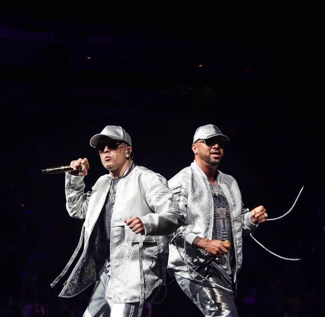 ヤンデルのインスタグラム：「Gracias Miami que bien la pasamos!!!!🏎🔥🔥🔥🏎🔥🔥🔥 y el Dúo Dinámico calentando motores! @wisinyyandel @wisin @chepejose 📸」