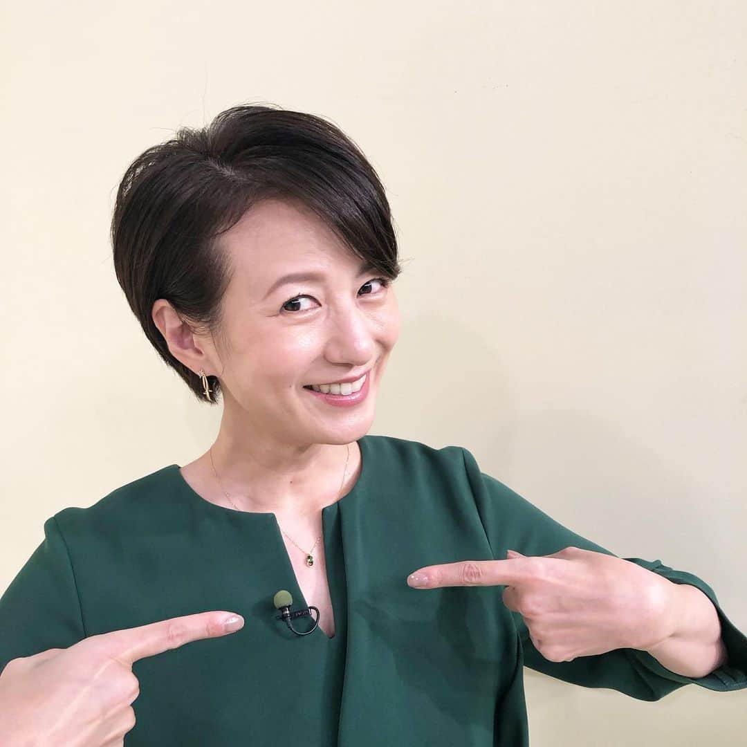 馬場典子さんのインスタグラム写真 - (馬場典子Instagram)「10月の毎週日曜日は 日本テレビ#シューイチ で #花王 #ディープクリーン #すき間プレミアム の インフォマーシャルに出演させて頂きます。 女性やお子さんにも嬉しい、 より幅がコンパクトな レギュラーサイズが新発売✨  #衣装 は ワンピース　FLICKA アクセサリー　star jewelry  @starjewelry_press  #馬場典子 #ばばちゃんネル」10月3日 8時00分 - baba_channel