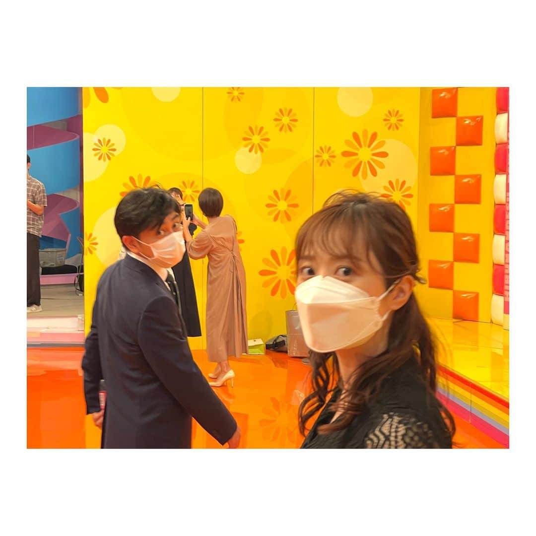 篠原光さんのインスタグラム写真 - (篠原光Instagram)「. 「あ、オフショット撮り忘れた。ちょうど楽しそうな先輩たちいるな！📸」 「あー、ちょうど、ちょうど意図せず写り込んじゃった先輩もいるな！📸」  #今夜7時から #お楽しみに😌  #見切れ方かっこよ #「あ、ちょっと！ #きれいに見切れるようにゆっくり！ #ゆっくり歩いてください！」 #に応えてくれる先輩方」10月3日 18時53分 - ko_shinohara