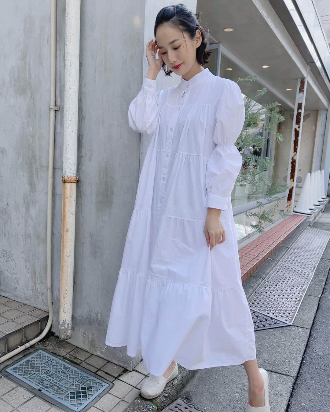 高嶋香帆のインスタグラム：「今日は素敵なチームで朝から撮影でした☺️🙌  夏みたいに陽射しの強い太陽で目が半分開かなかったけど😇  写真頂いたらまた載せます💓」