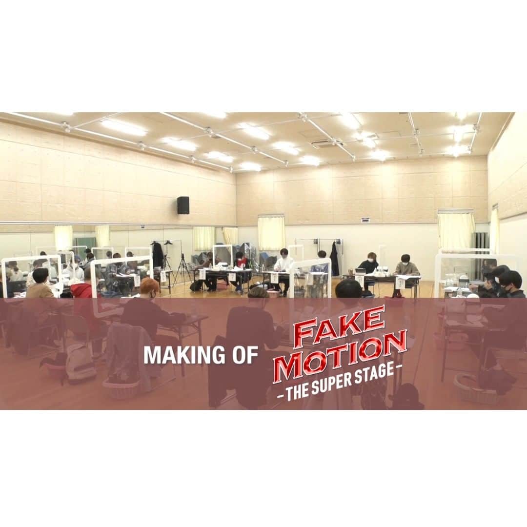 のインスタグラム：「.  ＼📀発売まであと3日📀／  「＃FAKEMOTION -THE SUPER STAGE-」 🌈10/6(水)Blu-ray＆DVD発売🌈  特典映像には本編映像とは異なる👀✨ 初日公演の全景映像やバックステージ映像など収録🎥　  ご予約はお早めに🏓✨ https://www.fakemotion.jp/stage/news/?id=230  #フェクモ #フェクステ」