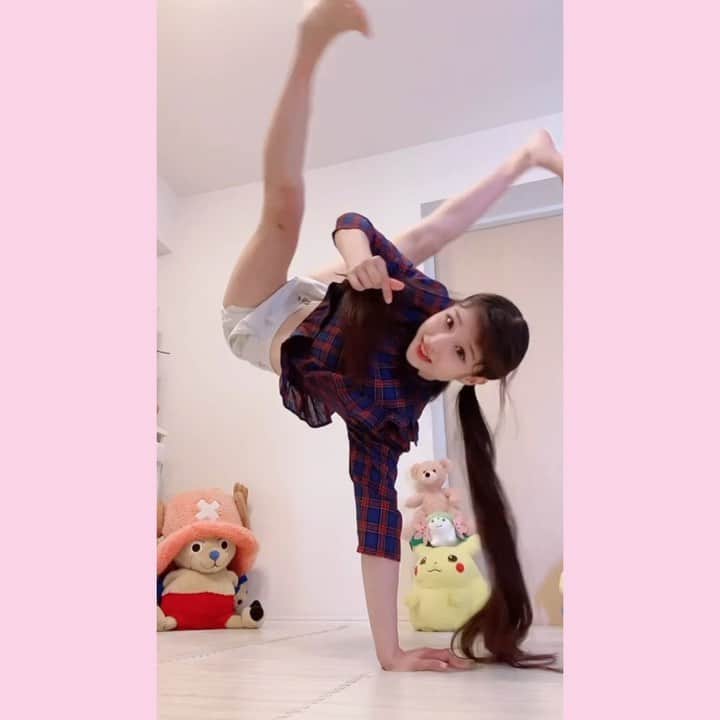 のインスタグラム：「🧸 TikTok⇒50万人！ Instagram⇒2万人！ Twitter⇒9,800人！ フォローしてくださった皆さま本当にありがとうございます！！ これからさらに皆さんに楽しんでいただけるように頑張っていきます！！！ 応援よろしくお願いします！ 七瀬恋彩(bgirlcocoa)🧸  #tiktok #actress #ツインテール #おさげ #bgirl #breakin #breakdance #dancer #bboying #worldpowermoves #hollowback #frezze #freezeoftheday #girlpower #powermove #powermoves #handstand #handstandpractice #homepractice #ブレイクダンス #ダンサー #逆立ち #筋トレ #筋トレ女子 #ボディメイク #宅トレ #自重トレーニング#oldclothes #teddybear #bgirlcocoa」