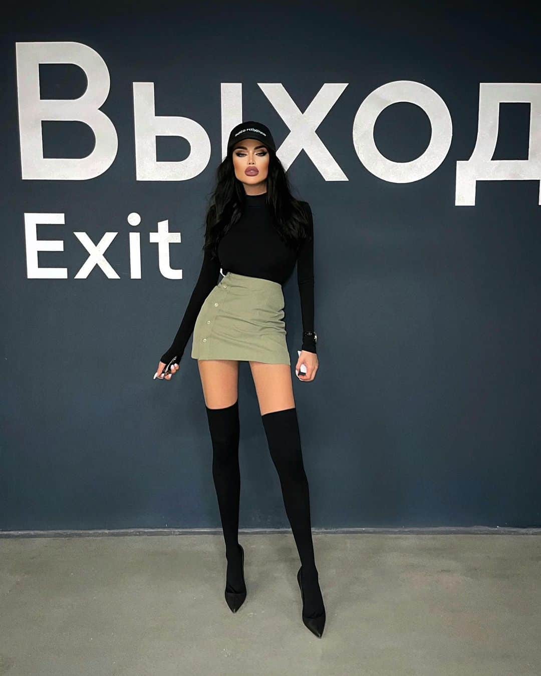 Nita Kuzminaのインスタグラム：「Из любой ситуации есть выход, просто не все его находят. А некоторые даже не пытаются его отыскать. Не бывает безвыходных ситуаций. Бывают ситуации, выход из которых тебя не устраивает.. 😈🔪」