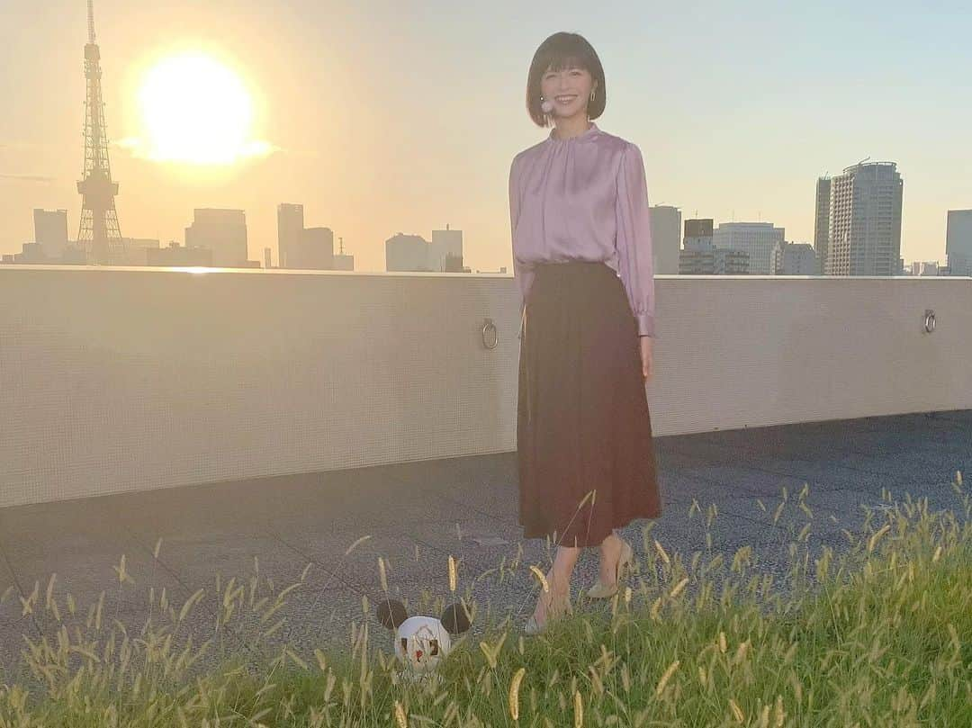 太田景子さんのインスタグラム写真 - (太田景子Instagram)「けさもサンデーLIVEをご覧いただきありがとうございました😊  テレ朝の屋上も秋の気配🌾けさは朝日を浴びて黄金色に光る猫じゃらしと共にお伝えしました💛  やくらいガーデンの圧巻のお花畑はTwitterでご紹介しています😉☀️」10月3日 11時16分 - keiko_ota1121