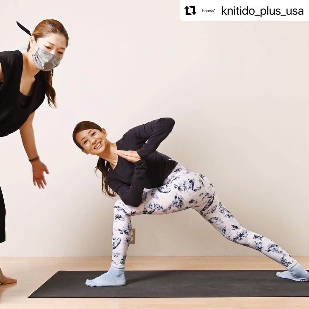 花田美恵子さんのインスタグラム写真 - (花田美恵子Instagram)「#Repost @knitido_plus_usa with @make_repost ・・・ It’s always fun to do yoga, right? 😍 Japan’s Knitido+ just released a special collab Chakra collection with @hawaiimieko !🧘‍♀️🌺 Hopefully we can distribute more Japan only Knitido+ socks some day! Let us know what kind of socks you would like in the comment below! 💖 🌸 Get your Knitido+ socks today! https://knitido-plus.shop/ . . . . . #wellnessbeyontoe #knitidoplus #madeinjapan #yogasocks #pilatessocks #yogifashion #pilatesfashion #yogaaccessories #yogaandpilates #yogabrand #pilateslife #pilatesfit」10月3日 11時33分 - hawaiimieko