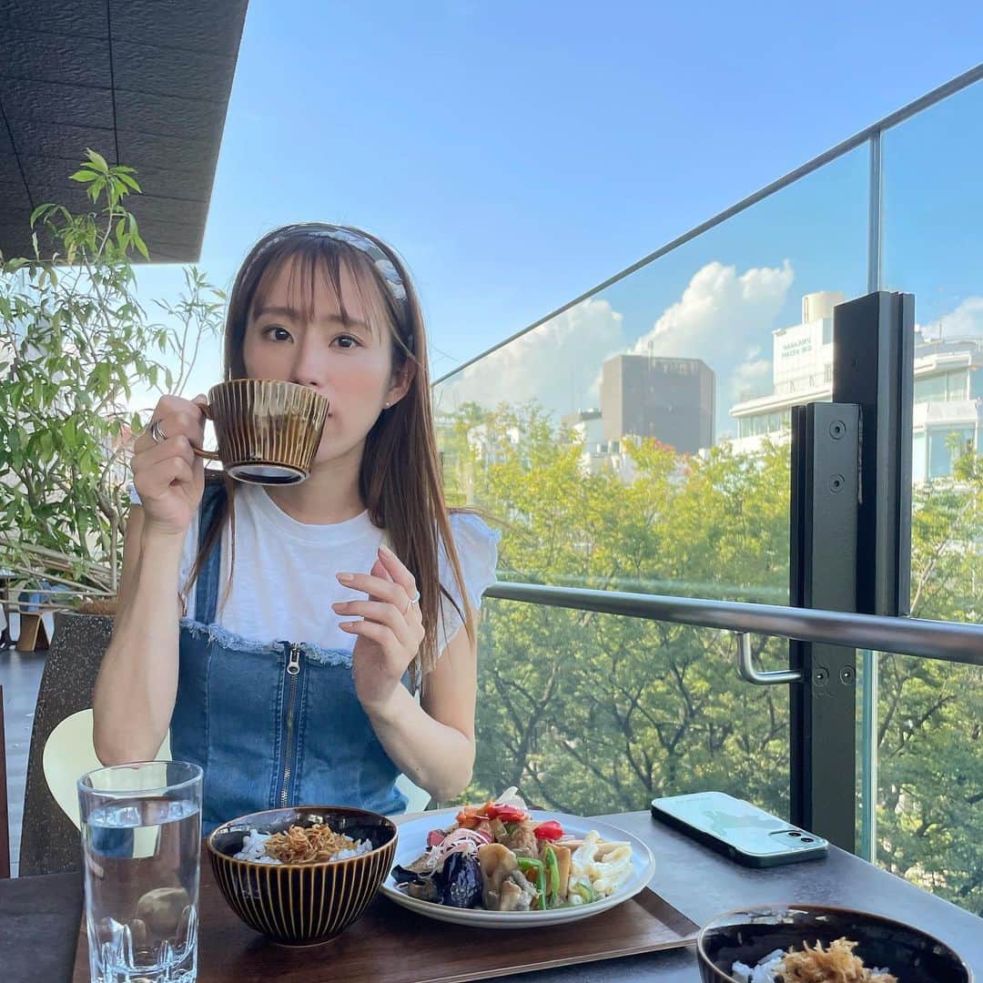 前田ゆうのインスタグラム：「やっほい＼(^o^)／いい天気ですなぁ😆✌️昨日のTIFがたのしすぎていい夢みれました✨ しかしね、ライブが当たり前のようにできなくなってからほんとに一つ一つのライブができることをより幸せに感じれるようになりました^ ^ コロナになってわるいことばかりじゃなく、そういった当たり前だと思ってしまっていた日常にも感謝できるきかいをあたえてもらえたんだなって思います^ ^  しかしそしていつもインスタを見てくれてありがとうございます✨😊」