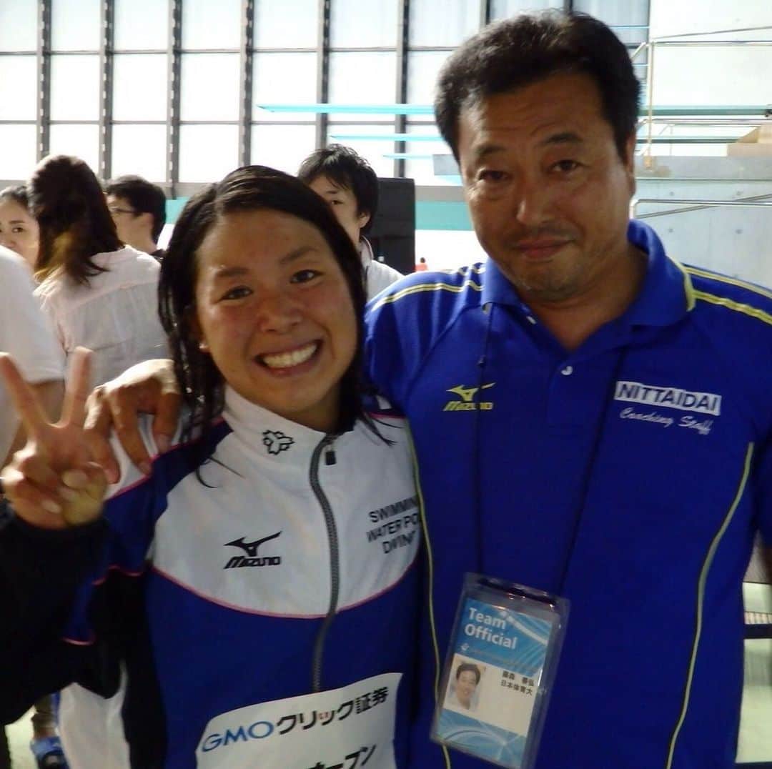 高橋美帆さんのインスタグラム写真 - (高橋美帆Instagram)「私ごとですが、4月の日本選手権のレースを最後に競技を引退し、長くお世話になった所属先のミキハウスを9月30日に退社いたしました。  センスがあると言われたことはなかったけれど、振り返るとロンドン五輪・リオ五輪と2度のオリンピックを経験することができました。  母が亡くなった時、親になると言ってくれた上野コーチ、佐々木コーチ。 厳しくも優しい思い出が溢れた帰る場所をつくってくれていた戸谷先生、数本先生、虎谷先生。 水泳だけじゃなくいろんなことを教えてくれた太郎さん。 そして日本新記録を出すのはお前だと言い続け、2度のオリンピックを経験させてくれた藤森コーチ。 たくさんの情熱を注いでくださるコーチに出会えたことは、選手としても人としてもとても幸せなことだったと思います。たくさんありがとうございました。  これまで関わってくださった皆様、応援してくださった皆様、ありがとうございました。 これからは、水の世界の素晴らしさをお伝えできればと思っています。 今後もよろしくお願いいたします。  高橋美帆  #辞める辞める詐欺終了 #リーナちゃん推し」10月3日 15時03分 - miho_takahashi_39