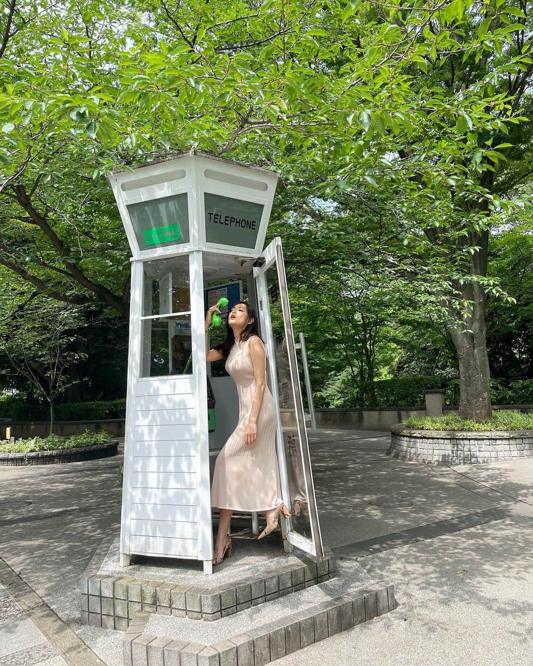 片山萌美のインスタグラム：「もしも〜し！  #撮影中のひとコマ  #オフショット」
