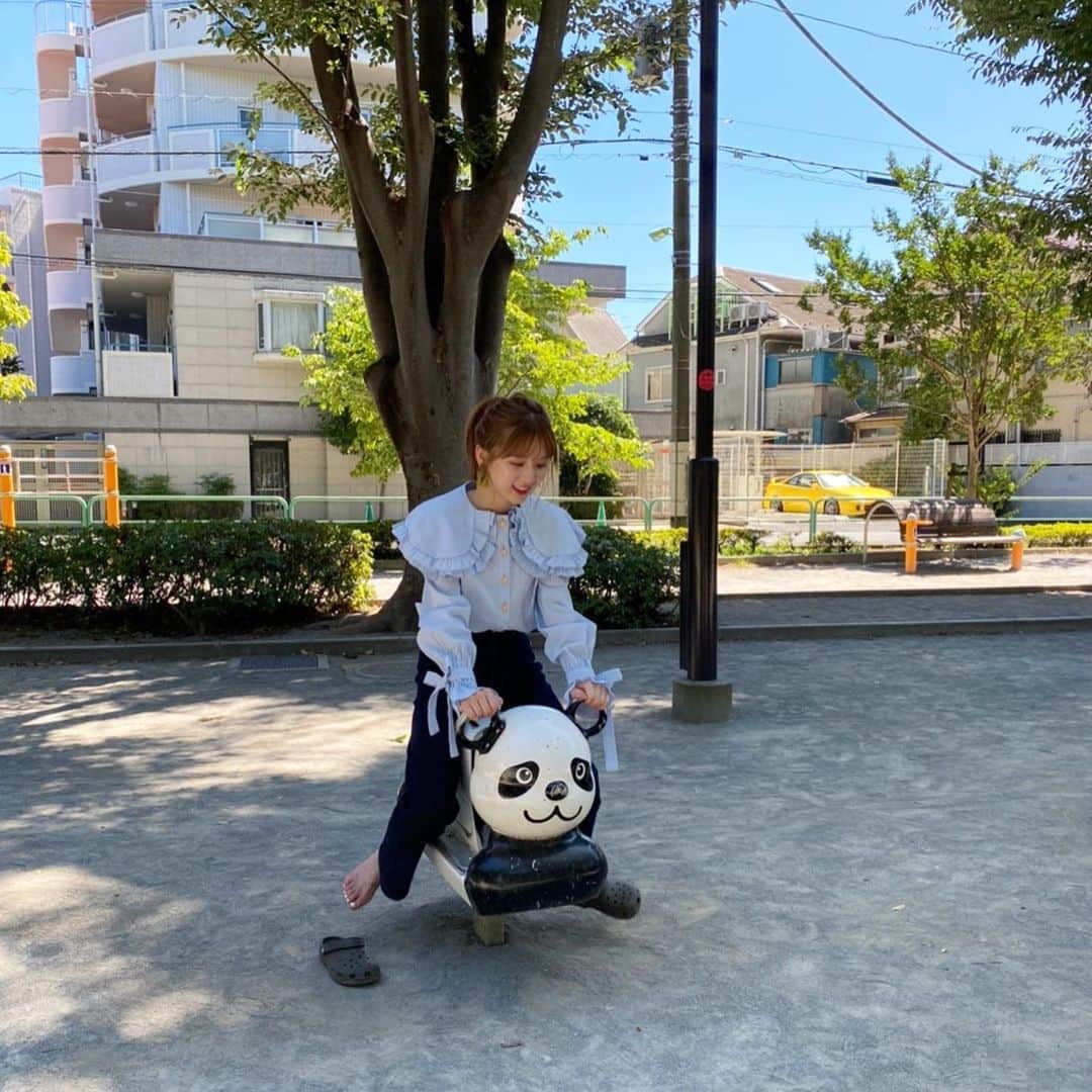 ひよんのインスタグラム：「🎢🎡⛲️  公園で遊んだのいつぶりだろ🤣💛 ブランコすき☺️🧸  #ひよん #ひよん本」