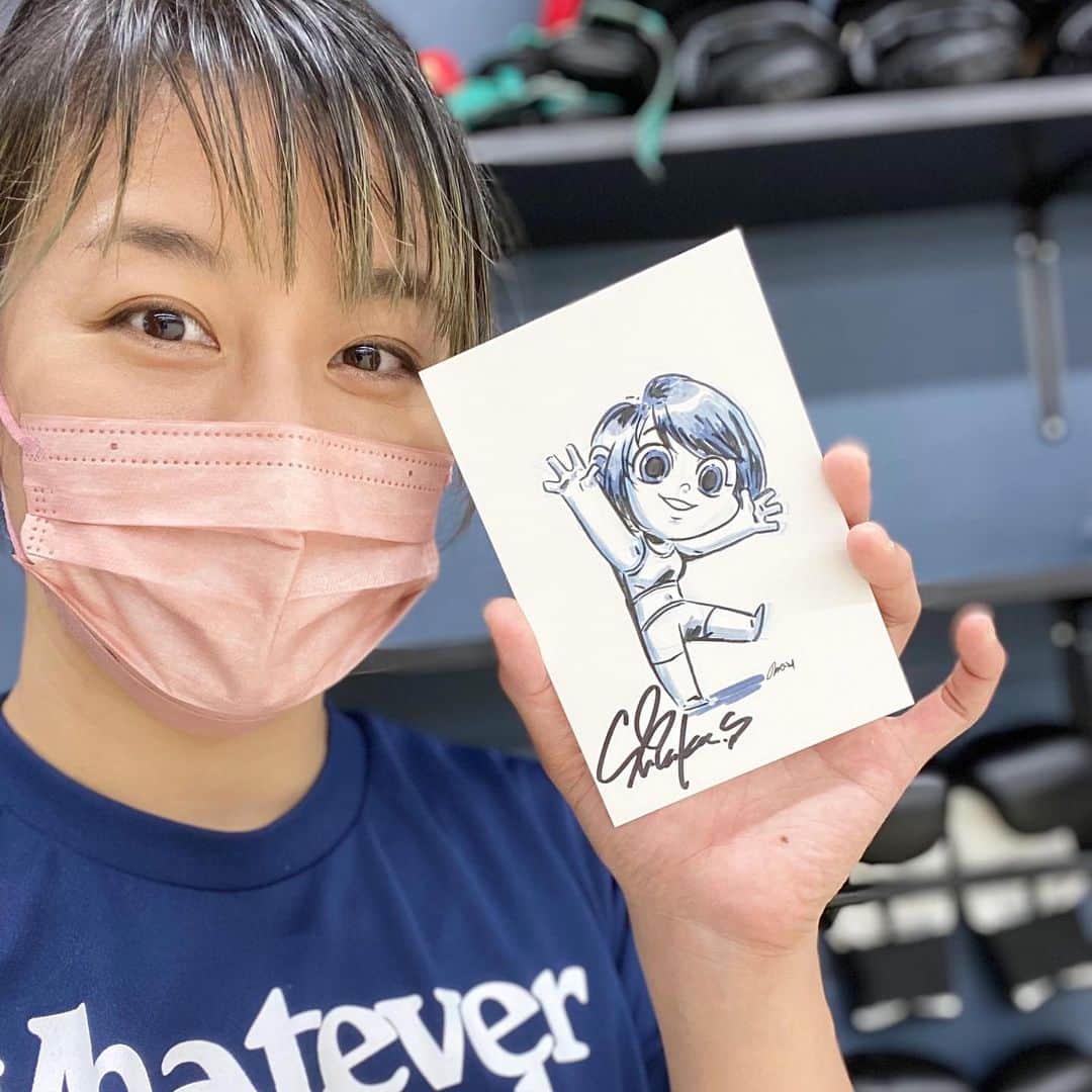 杉山しずかのインスタグラム：「Me and Me (Me with Charlie's collection of me)  thanks for coming! Charlie and Eri!」