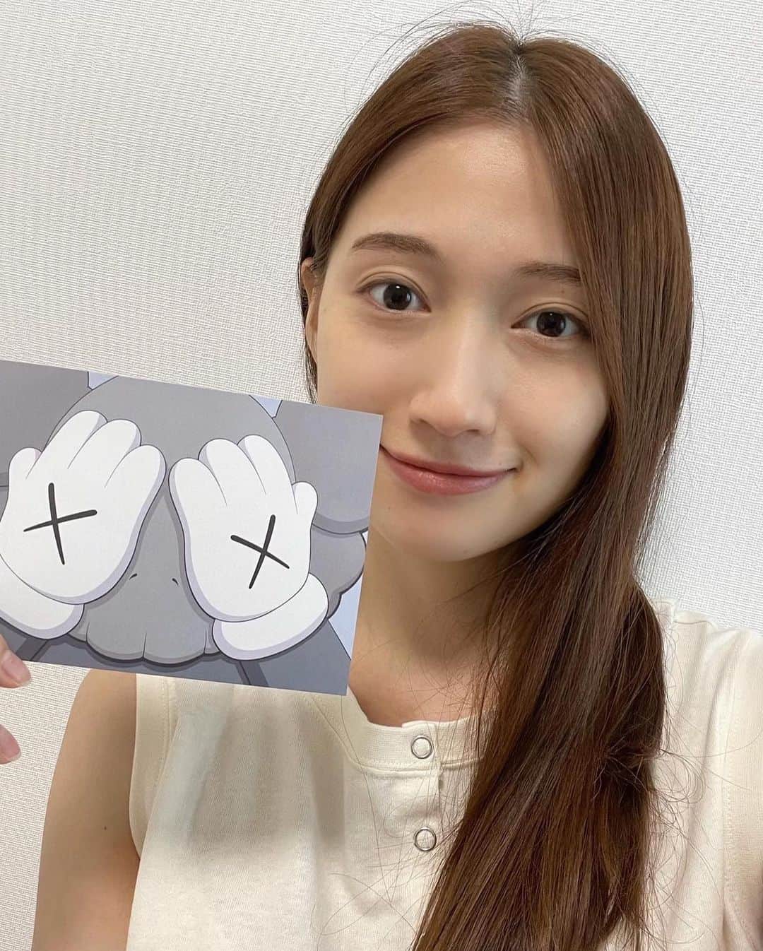 大野いとさんのインスタグラム写真 - (大野いとInstagram)「目元が✖️✖️で有名な、#kaws の展覧会に行ってきました😵✨ オシャレでかっこよくて癒された〜☺️ #150円の幸せ #ポストカード  #kaws展」10月3日 20時25分 - ohno_ito