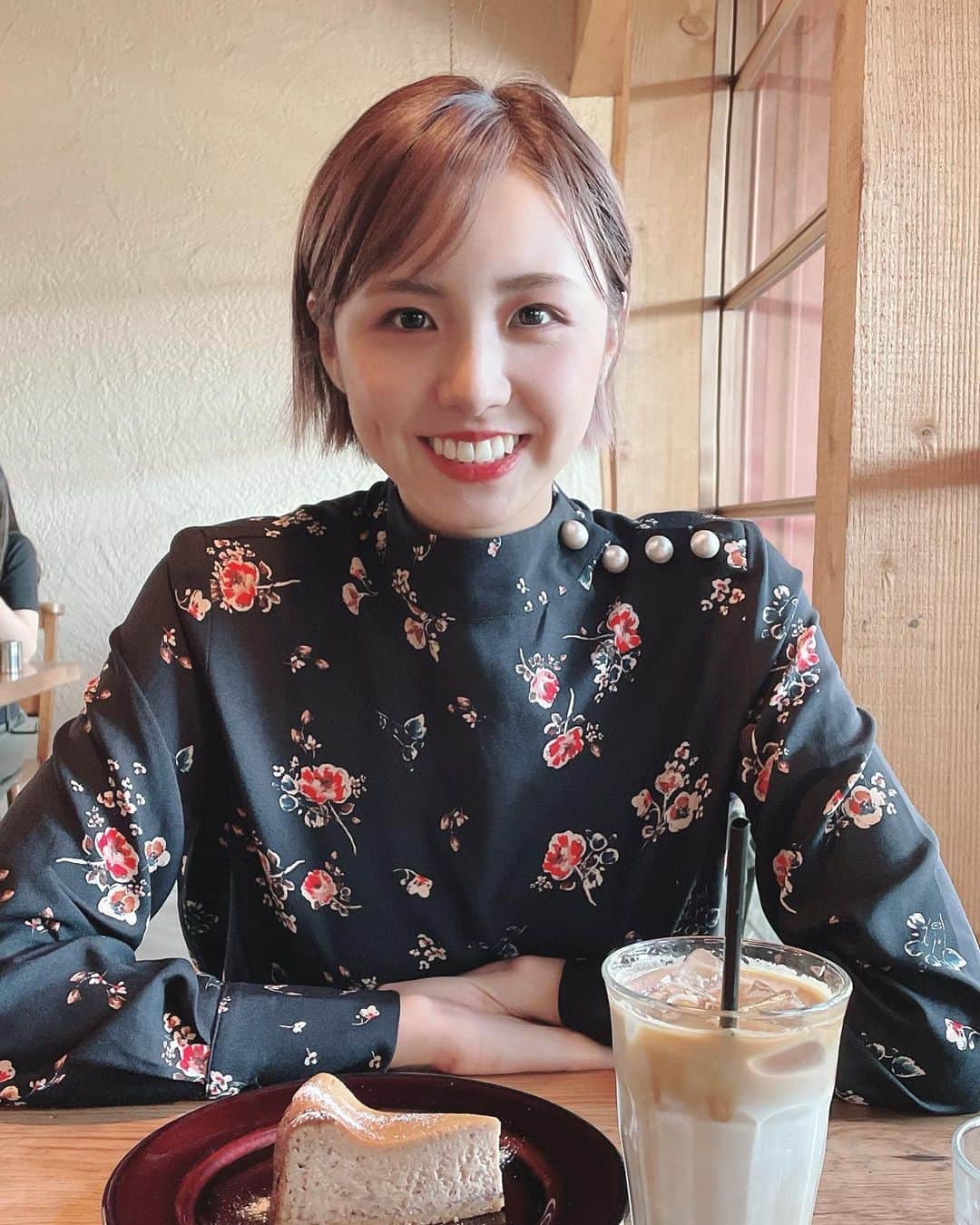 のインスタグラム：「中高の同級生と🏯✨  私のめんどくさがりは変わってないみたい😂  #賢明女子学院  #母校」