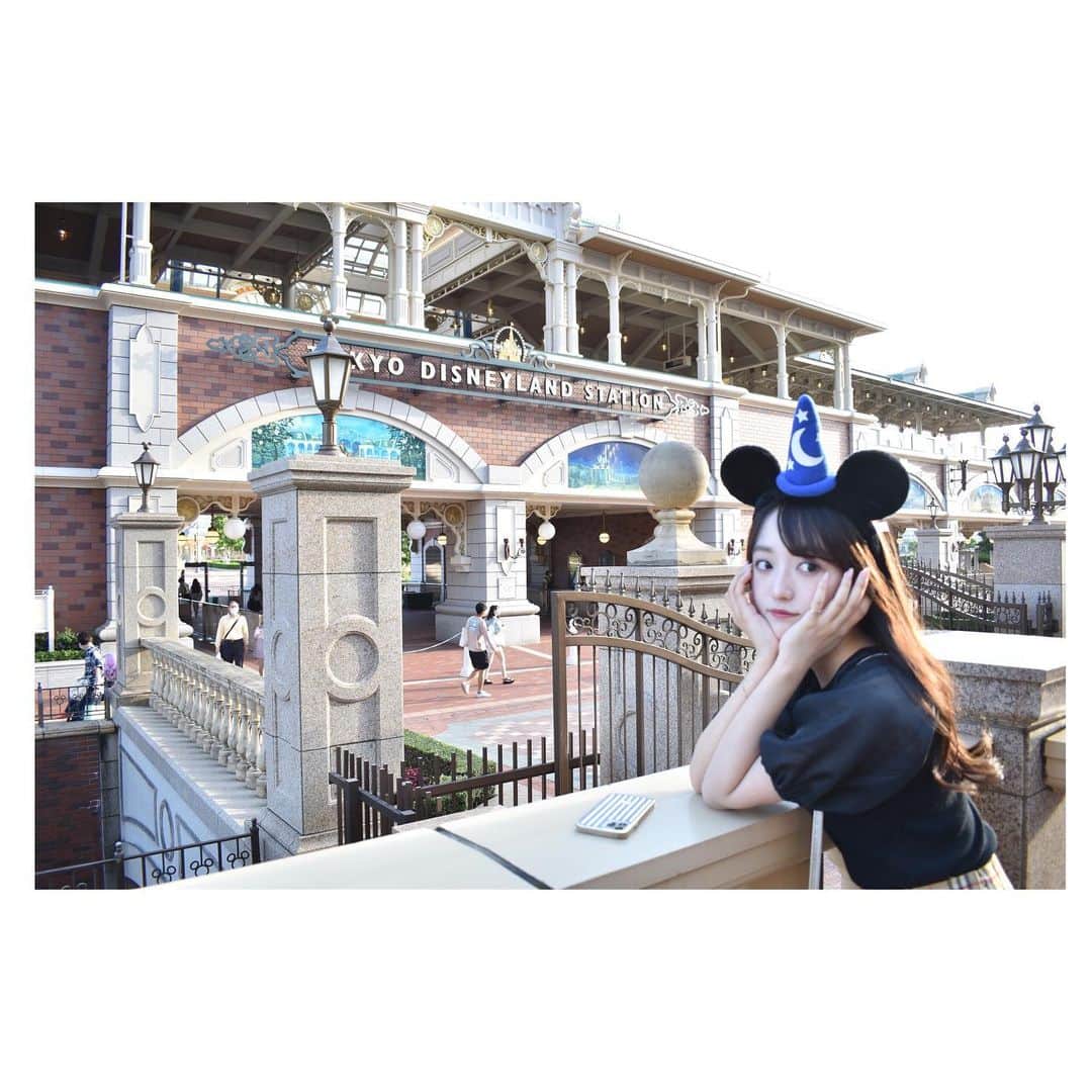 日比野芽奈さんのインスタグラム写真 - (日比野芽奈Instagram)「🚝リゾラでただただ1周まわって景色見る旅してた幸せな夜  #東京ディズニーランド #ディズニーランド#東京ディズニーリゾート #ディズニーリゾート #ディズニーグッズ #ディズニーカチューシャ  #ディズニーコーデ#夢の国 #夢が叶う場所  #ディズニーバウンド #dハロ #ハロウィン #ディズニーランドホテル #美女と野獣 #ベル ディズニープリンセス #プリンセス #美女と野獣ルーム  #tokyodisneyland #tdl #tokyodisneyresort #disney #disneyland #disneystyle  #disneygoods  #halloween #disneylandhotel #beautyandthebeast #belle #disneyprincess #princess」10月3日 21時26分 - hibino_meina