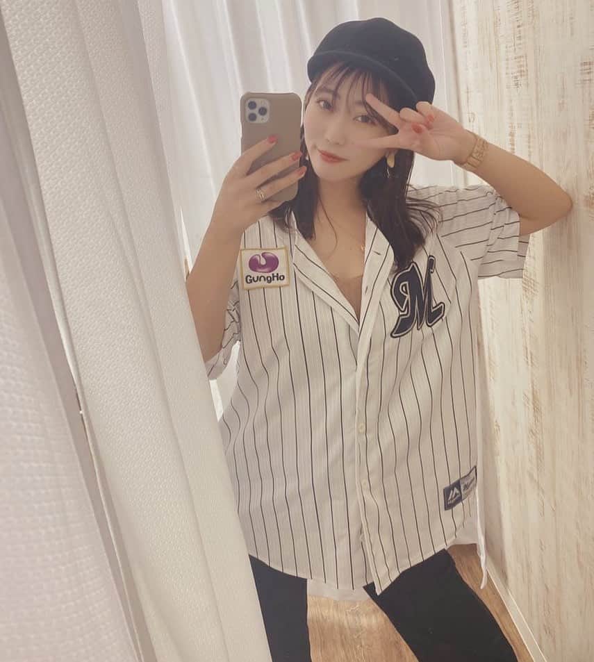 千葉えりかのインスタグラム：「ロッテが好調なおかげか Twitterもインスタも フォロワーさんが増え続けてて嬉しい🥰 千葉えりかです！ ロッテファンです！ ロッテファン歴はかれこれ13年くらいです。 千葉ロッテマリーンズ好きタレントしてます！ 千葉ジェッツも好きです！ 趣味はスポーツ観戦とゴルフと料理です！ 以後お見知り置きを🧏‍♀️❤️ #chibalotte#野球女子」