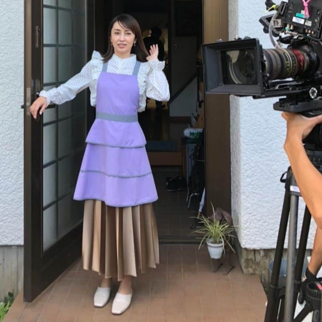 矢田亜希子さんのインスタグラム写真 - (矢田亜希子Instagram)「本日もお疲れ様でした‼︎ #祖父江ママ#この初恋はフィクションです #tbs#ドラマ#よるおびドラマ#左に撮影カメラマンの#大場ちゃん写ってる#五歳の頃からドラマを観て応援してくれていたなんて嬉しいお言葉をありがとうございました‼︎」10月3日 22時41分 - akiko_yada